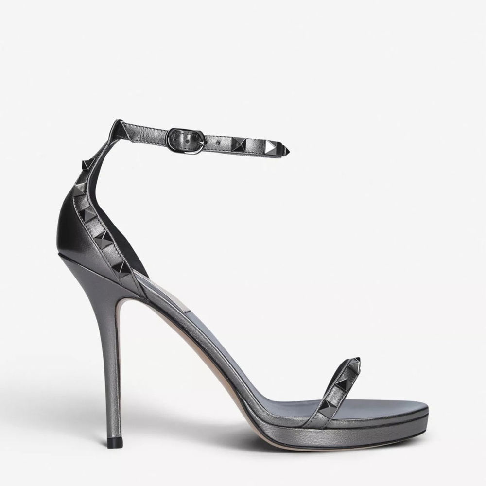 VALENTINO GARAVANI
Rockstud metallic leather platform straps heels  40.5